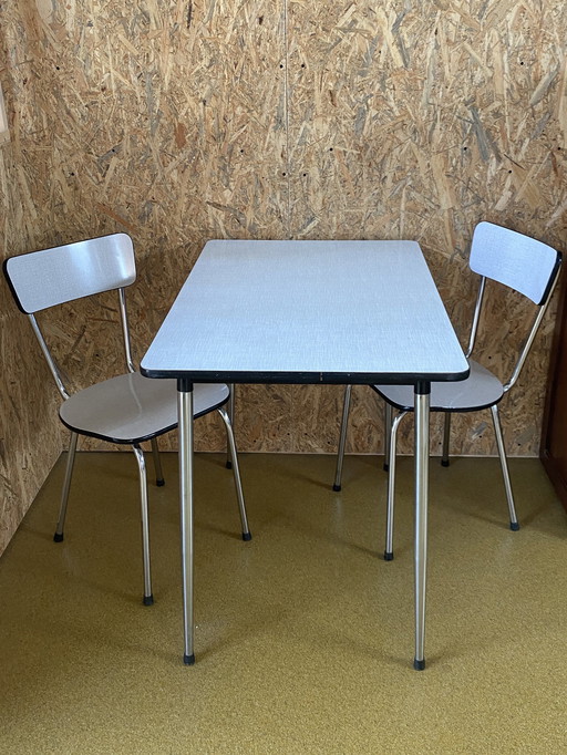 Table et chaises vintage en formica