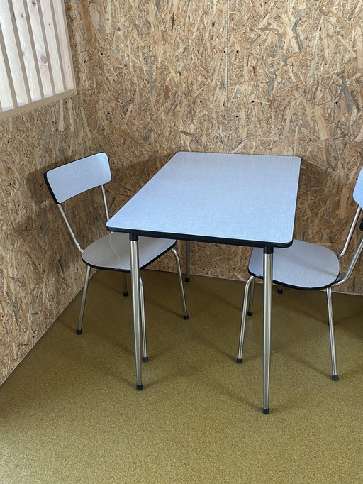 Table et chaises vintage en formica