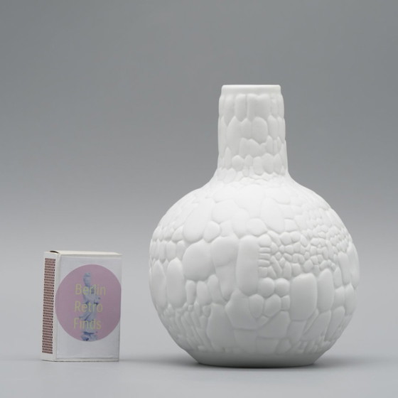 Image 1 of Manfred Frey Ak Kaiser Vase en porcelaine bisque Fossile Reptile Relief Op Art Trio