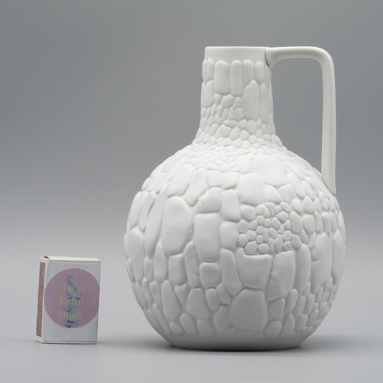 Image 1 of Manfred Frey Ak Kaiser Vase en porcelaine bisque Fossile Reptile Relief Op Art Trio