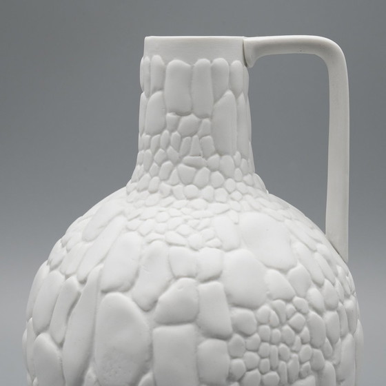 Image 1 of Manfred Frey Ak Kaiser Vase en porcelaine bisque Fossile Reptile Relief Op Art Trio