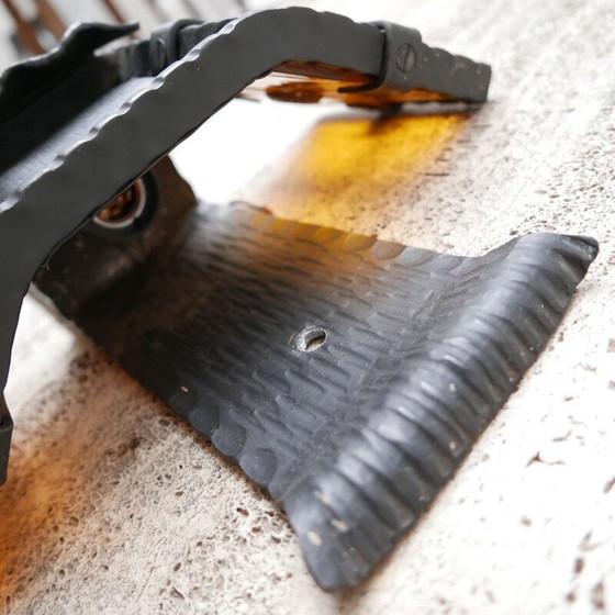 Image 1 of Ensemble de 3 lampes murales du milieu du siècle en fer brutaliste et verre orange, Belgique 1970