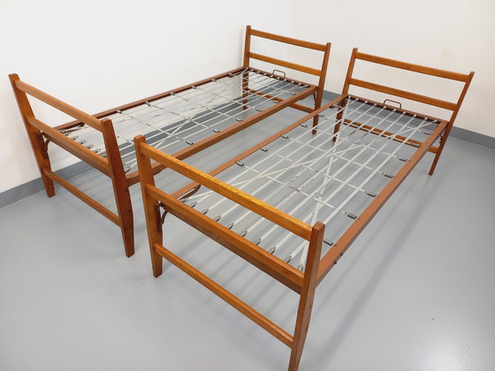 Image 1 of Paire De Lits De Jour Daybeds Superposables Vintage En Bois De Chêne Et Métal Des Années 60