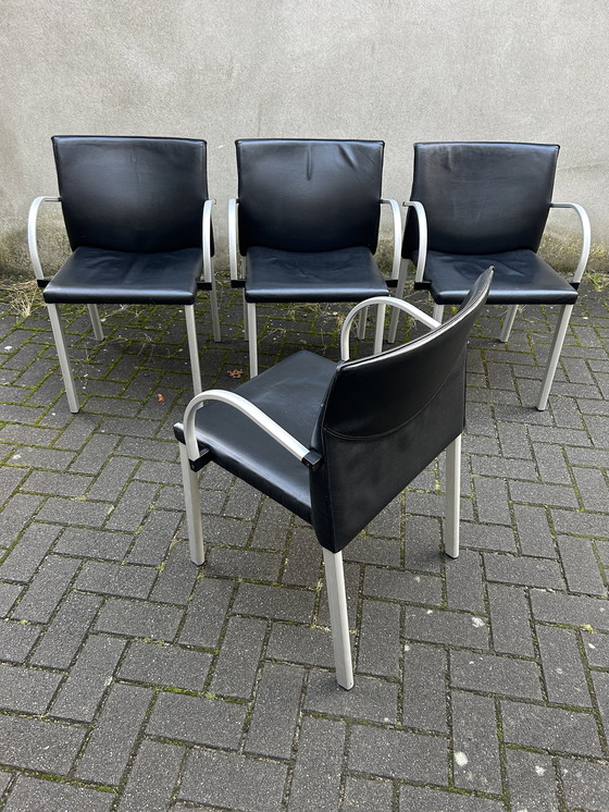 Image 1 of 4X chaises de salle à manger Leolux Myto en cuir noir avec accoudoirs.