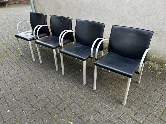 Image 1 of 4X chaises de salle à manger Leolux Myto en cuir noir avec accoudoirs.