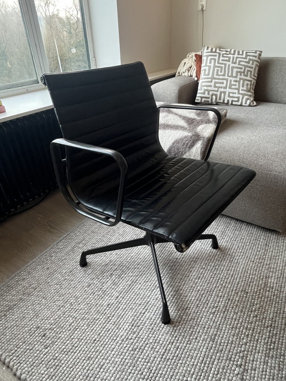 Image 1 of 2 X Vitra Ea 108 Chaises pivotantes