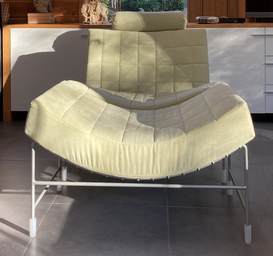 Image 1 of Leolux Volare Armchair and Hocker Lime Green (fauteuil et siège)