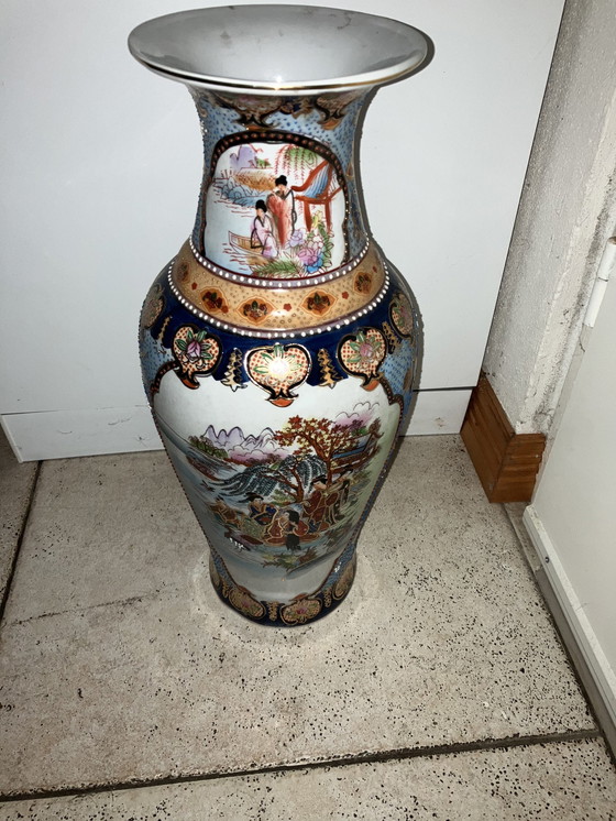 Image 1 of Vase chinois/japonais avec incrustations de galets