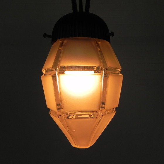 Image 1 of Lampe suspendue Art Déco avec abat-jour en verre hexagonal, années 1930
