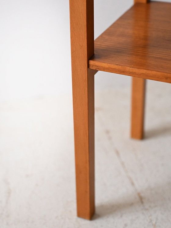 Image 1 of 1960S Table de nuit danoise en teck avec porte-revues