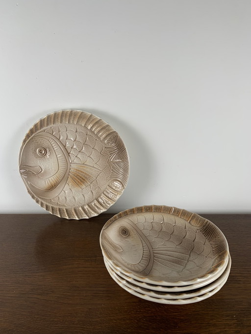 Ensemble de 4 assiettes creuses et 1 plat à poisson Sarreguemines, France, années 1970