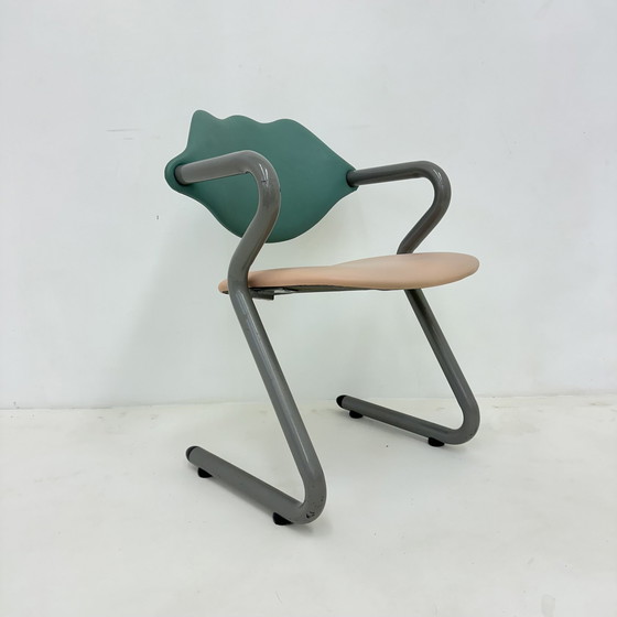 Image 1 of Chaise à bras en cuir de style Memphis, 1980S