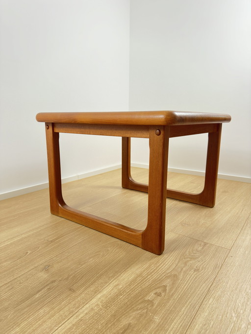 Table basse danoise Mid Century en teck par Niels Bach