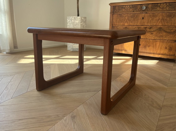 Image 1 of Table basse danoise Mid Century en teck par Niels Bach