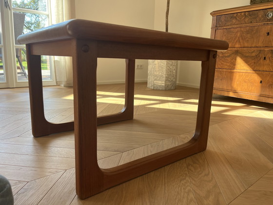 Image 1 of Table basse danoise Mid Century en teck par Niels Bach