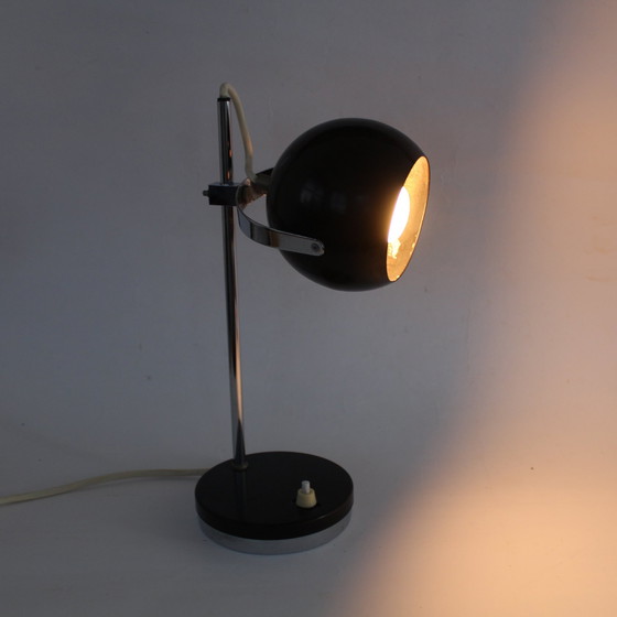 Image 1 of Lampe de table vintage 60S/70S à globe oculaire en chrome