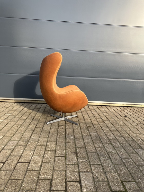 Image 1 of Chaise Fritz Hansen Egg en cuir Camel Cognac Comme neuf !!!