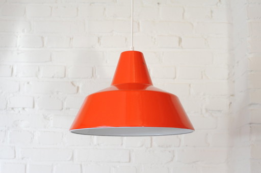 Lampe pendante en émail orange foncé