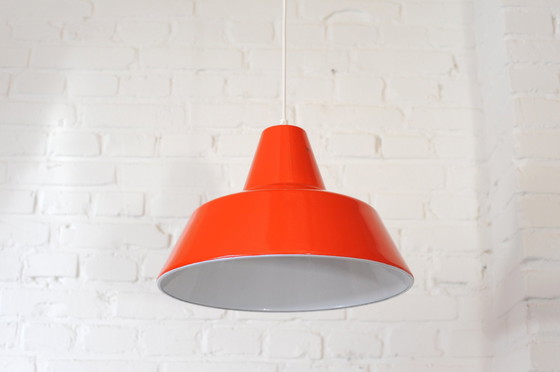 Image 1 of Lampe pendante en émail orange foncé