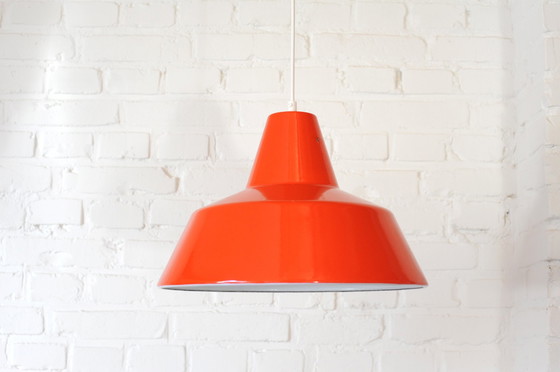 Image 1 of Lampe pendante en émail orange foncé