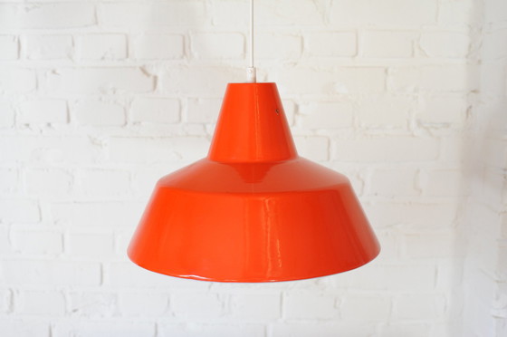 Image 1 of Lampe pendante en émail orange foncé