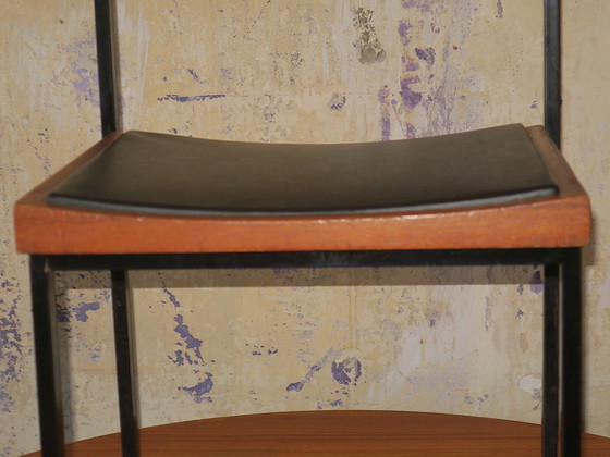 Image 1 of 2x Chaises empilables vintage en teck et fer