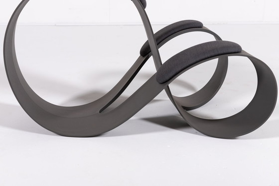 Image 1 of Chaise ergonomique au design italien