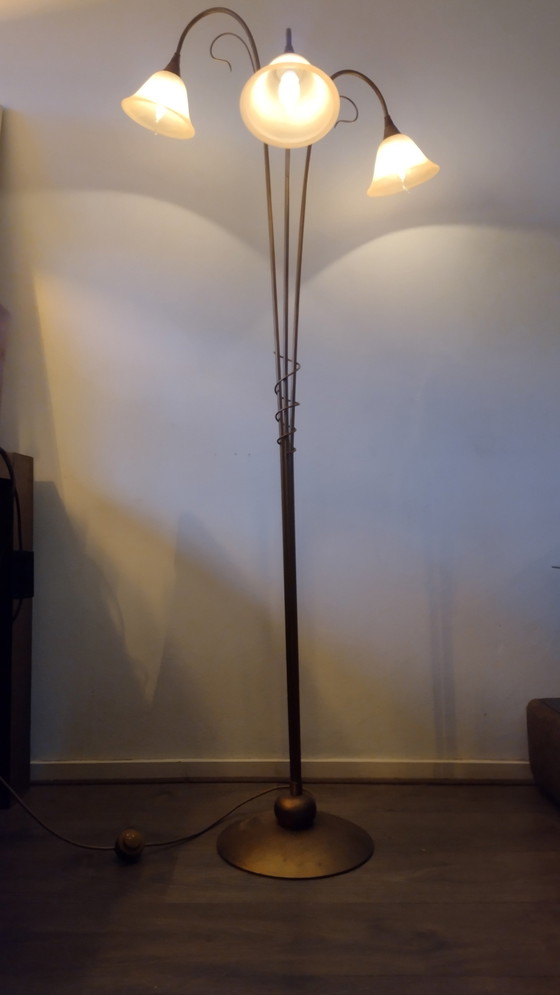 Image 1 of Lampe à arc vintage avec 3 abat-jours en verre d'albâtre 70ème siècle