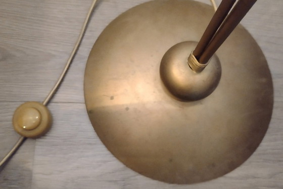 Image 1 of Lampe à arc vintage avec 3 abat-jours en verre d'albâtre 70ème siècle