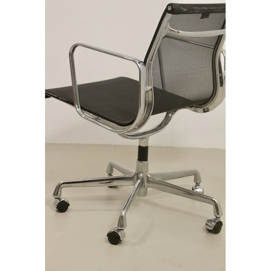 Image 1 of Fauteuil vintage modèle Ea 117 par Charles et Ray Eames pour Vitra
