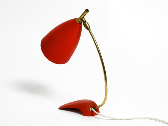 Image 1 of Rare lampe de table Cosack Mid Century avec finition rouge finement ridée et col en laiton