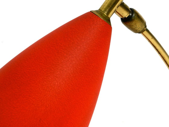 Image 1 of Rare lampe de table Cosack Mid Century avec finition rouge finement ridée et col en laiton