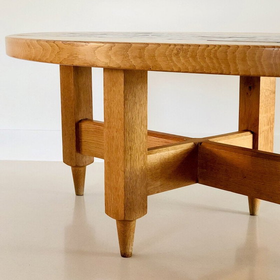 Image 1 of Table basse ovale vintage en chêne clair massif par Guillerme et Chambron, France 1960