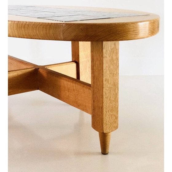 Image 1 of Table basse ovale vintage en chêne clair massif par Guillerme et Chambron, France 1960