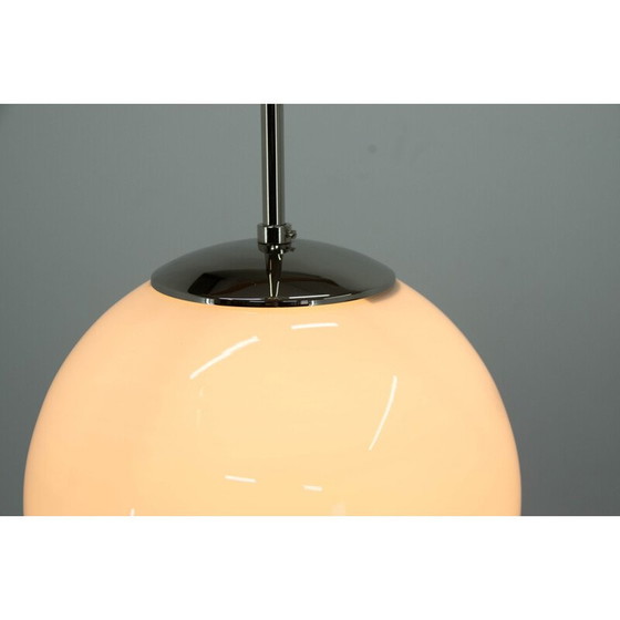 Image 1 of Ensemble de 3 lampes suspendues Art Déco avec abat-jour en verre opale