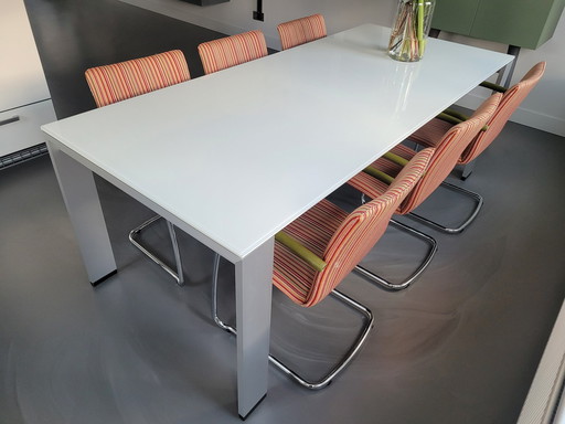 Table Hulsta Et 1000 avec 6 chaises Leolux Freyer