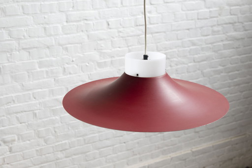 Lampe suspendue danoise en métal rouge et plastique opale, années 1960