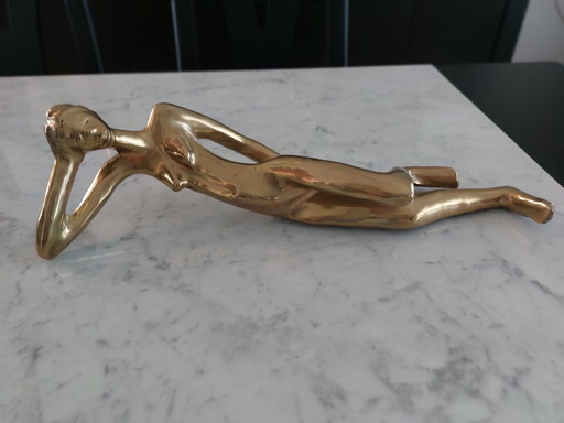 Femme nue en bronze