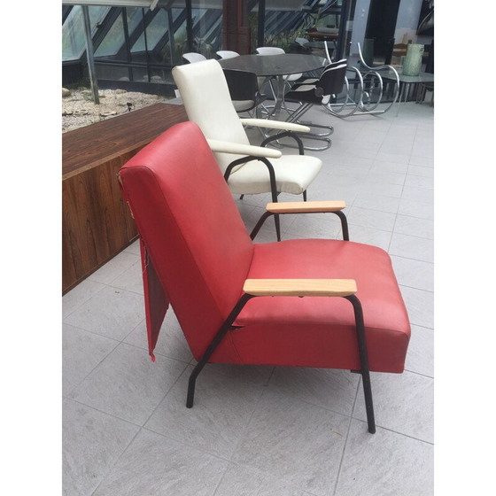 Image 1 of Fauteuil vintage par Pierre Guariche, édition Meurop, manchette en bois 1950