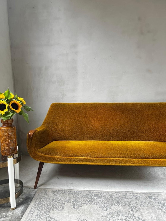 Image 1 of Banc design danois jaune ocre et teck années 50