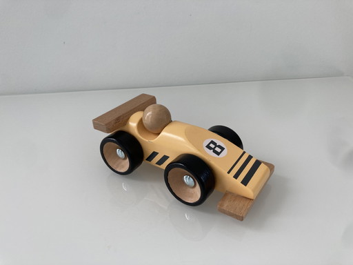 Voiture de course en bois