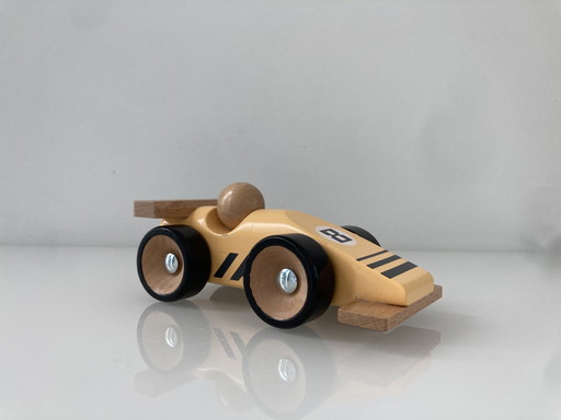 Voiture de course en bois