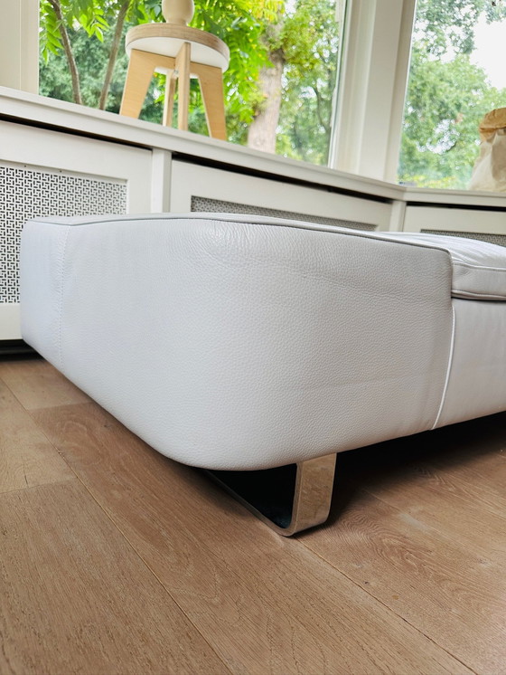 Image 1 of Natuzzi Canapé en cuir gris avec Hocker