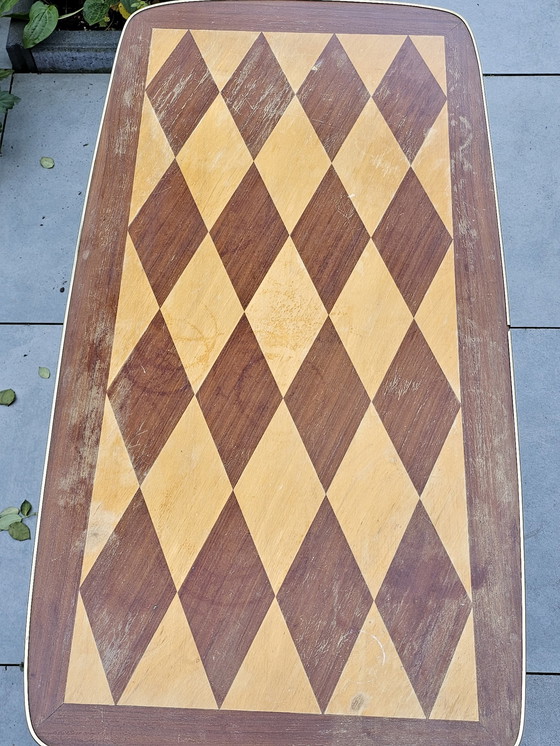 Image 1 of Table basse vintage avec motif en damier en laiton