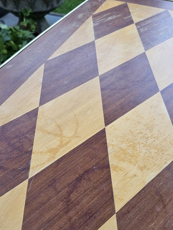 Image 1 of Table basse vintage avec motif en damier en laiton