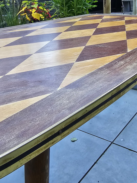 Image 1 of Table basse vintage avec motif en damier en laiton