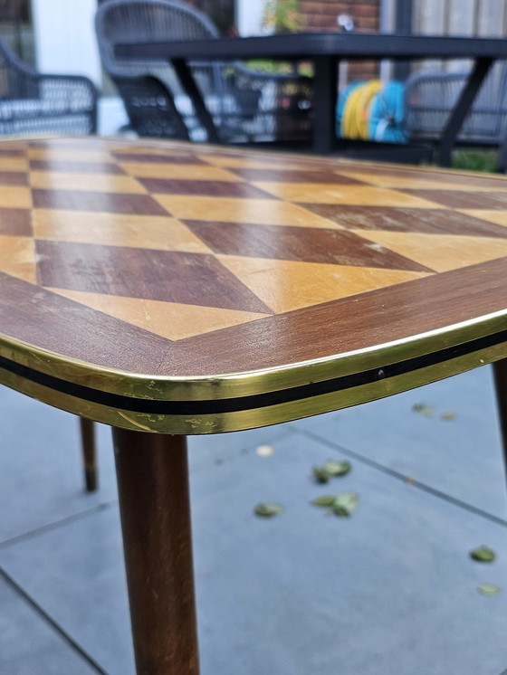 Image 1 of Table basse vintage avec motif en damier en laiton