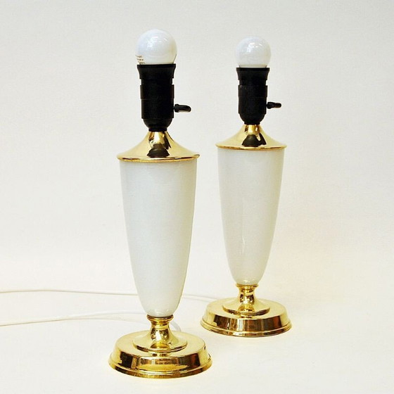 Image 1 of Paire de lampes de table vintage en verre opale et laiton par Høvik, Norvège 1956