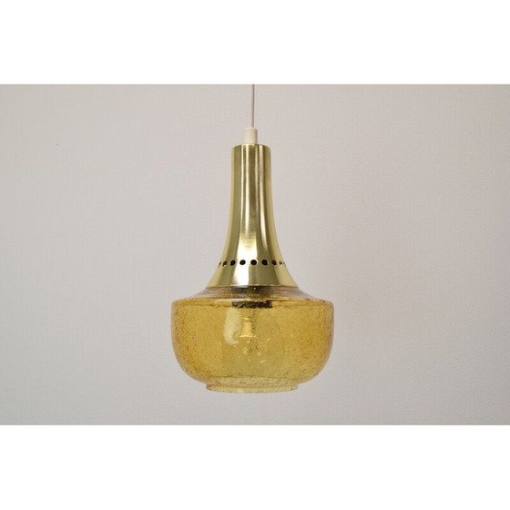 Image 1 of Paire de lampes suspendues en verre et laiton, Tchécoslovaquie 1960