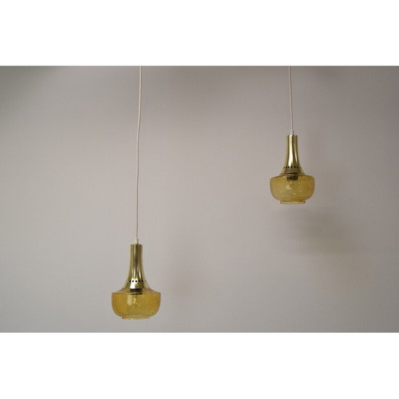 Image 1 of Paire de lampes suspendues en verre et laiton, Tchécoslovaquie 1960